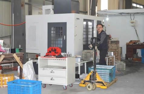 CNC加工成了满足电子散热器市场需求的加工主力
